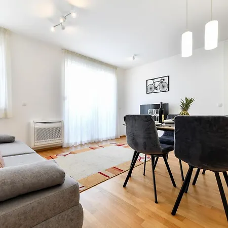 Modern For 2025' Vacation In