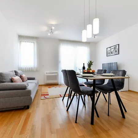 Modern For 2025' Vacation In Apartment *